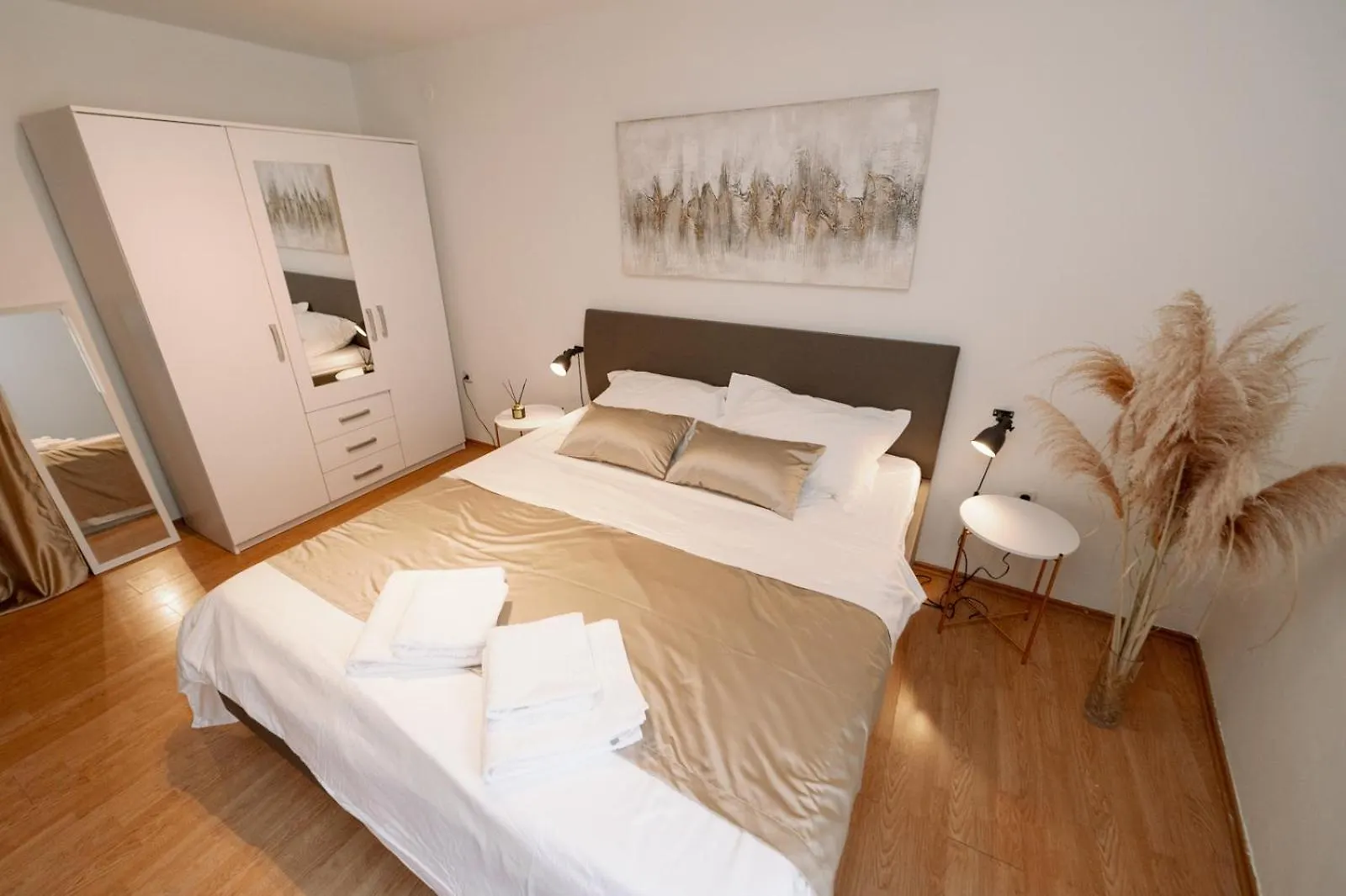 Central In Residence سبليت شقة